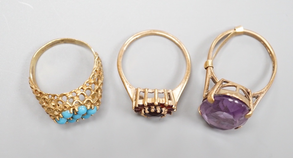 Three assorted modern 9ct gold dress rings including amethyst, garnet cluster and turquoise cluster, gross weight 11.1 grams.